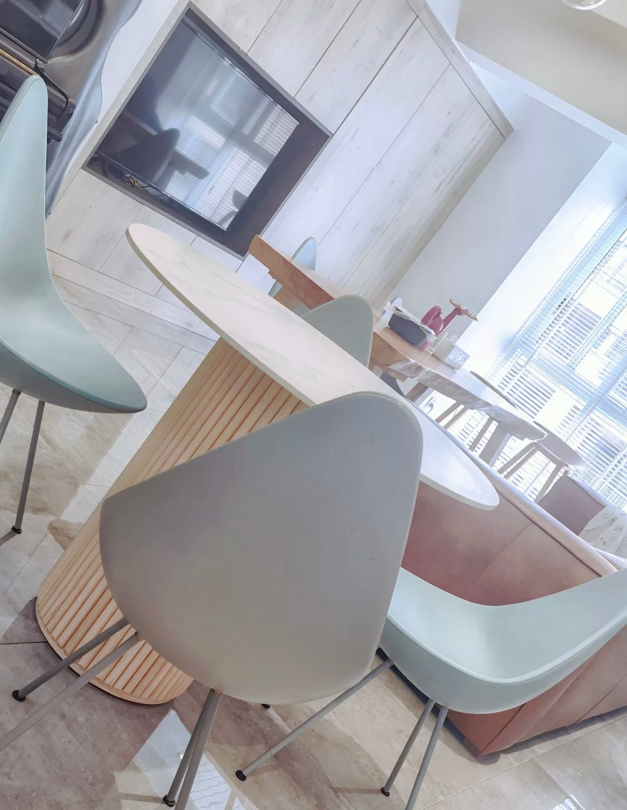 JAYLA NEW YORK REGIS Minimalist Round Dining Table Solid Wood
