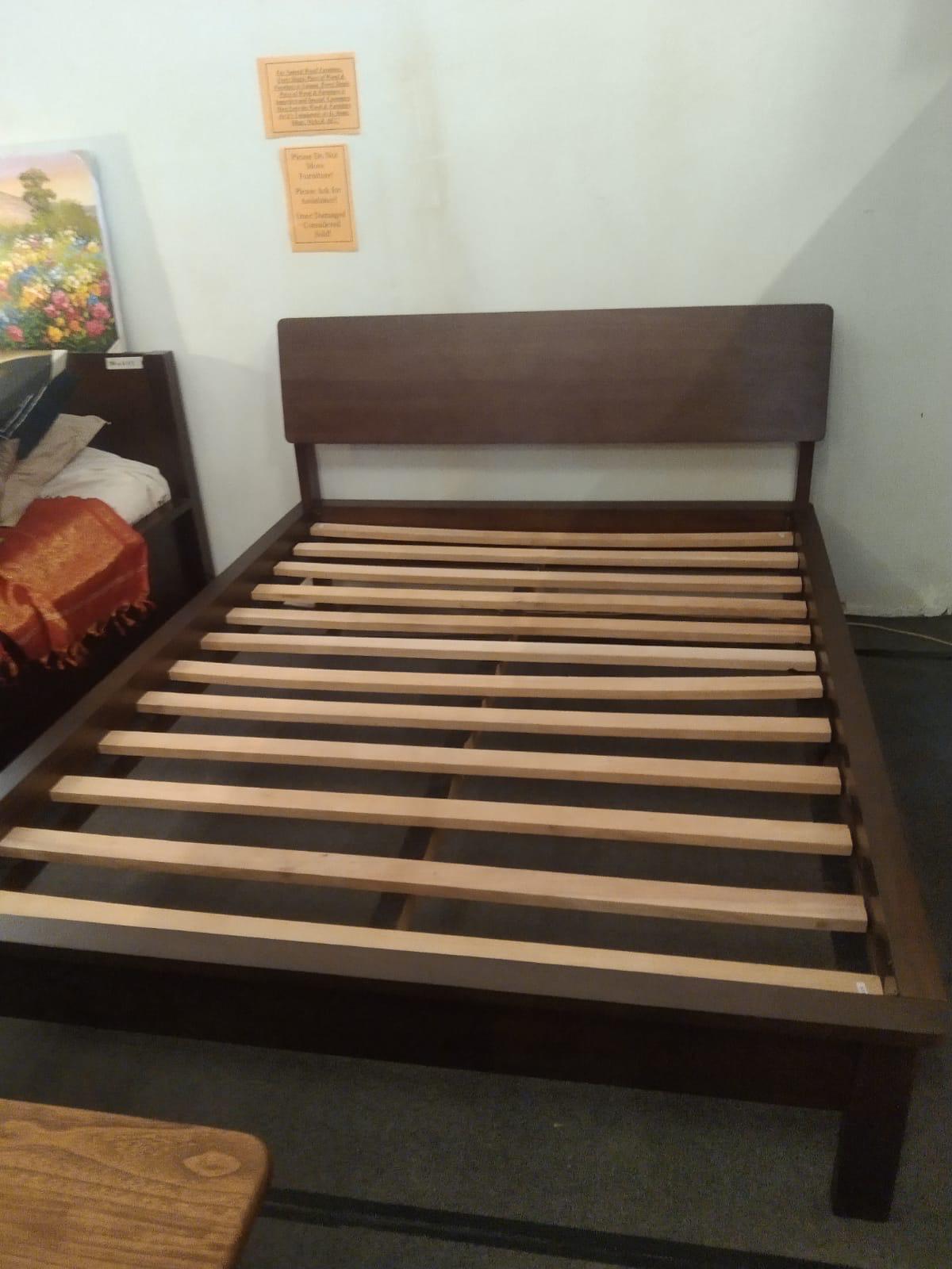 VIO Teak Bed