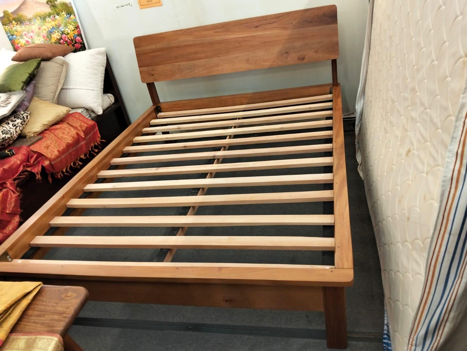 VIO Teak Bed