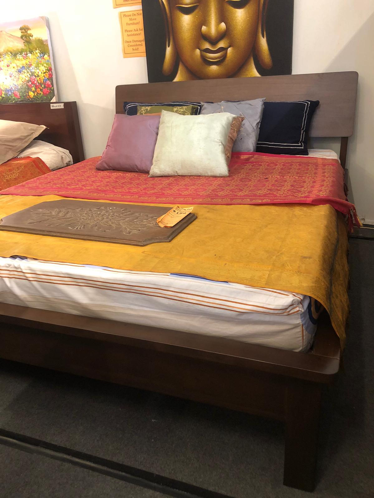VIO Teak Bed